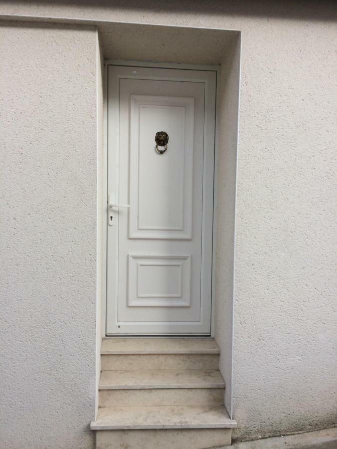 Chambres D'Hotes Karine Smej Châtillon-sur-Marne エクステリア 写真